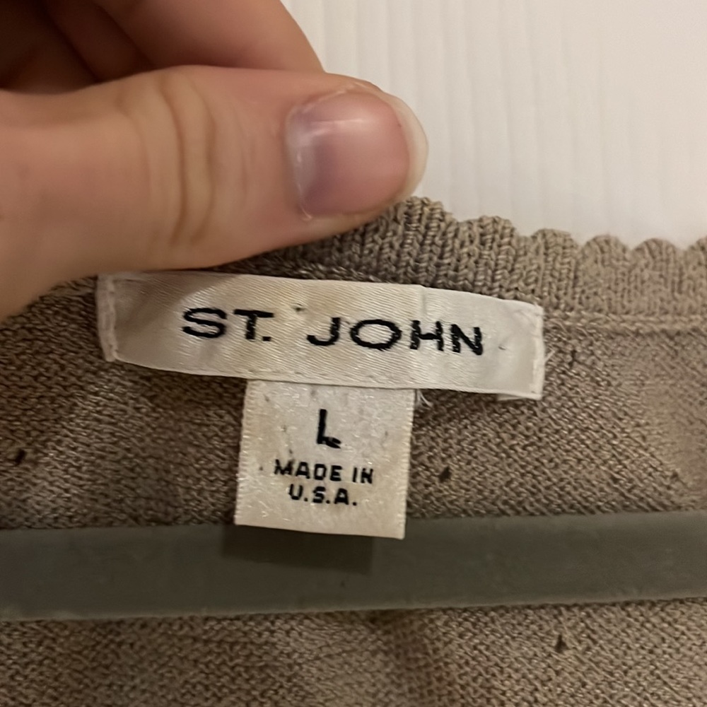 St. John Tan Shell Size Large - Picture 3 of 4